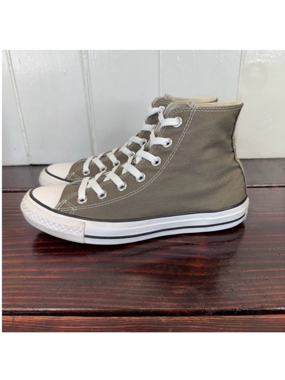 Converse Chuck Taylor All Star High Top Sneakers – Women’s 7.5 / Men’s 5